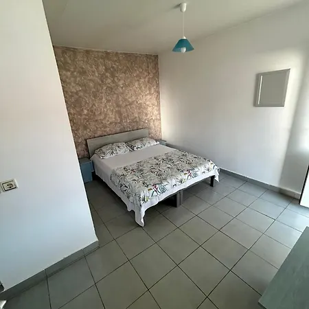 Rodix Gazde/Camere de închiriat Costineşti